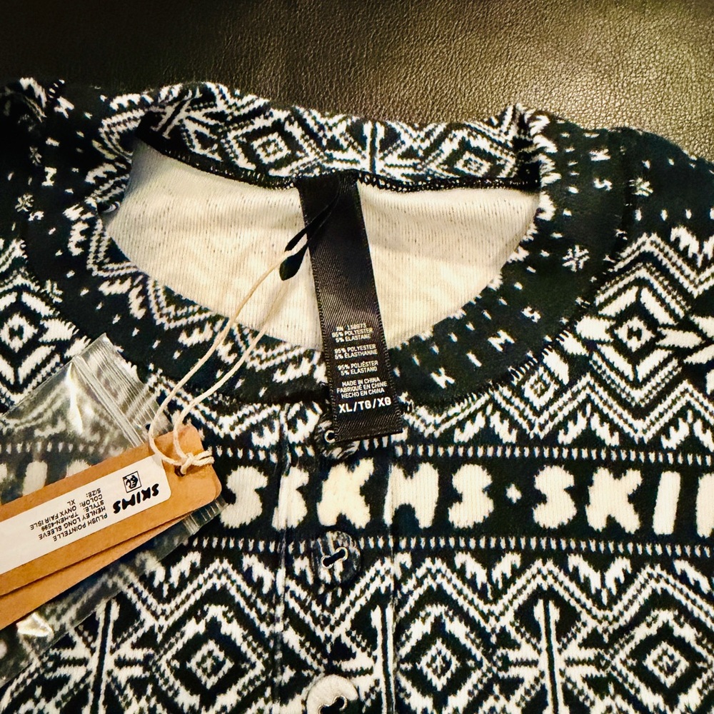 SKIMS Plush Hensley Pajama set black and white color. Top is XL NwT  bottom is L - Picture 8 of 14